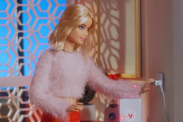 The Barbie Streamhouse — Verizon Barbie doll in Dreamhouse decorated for Christmas