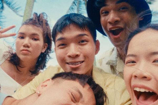 Uninfluenced — Singapore Central Nacrotics Bureau Young Singaporean people posing together and smiling