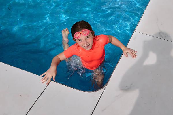 Behind the Scenes Dads — Canon Happy child in a swimming pool